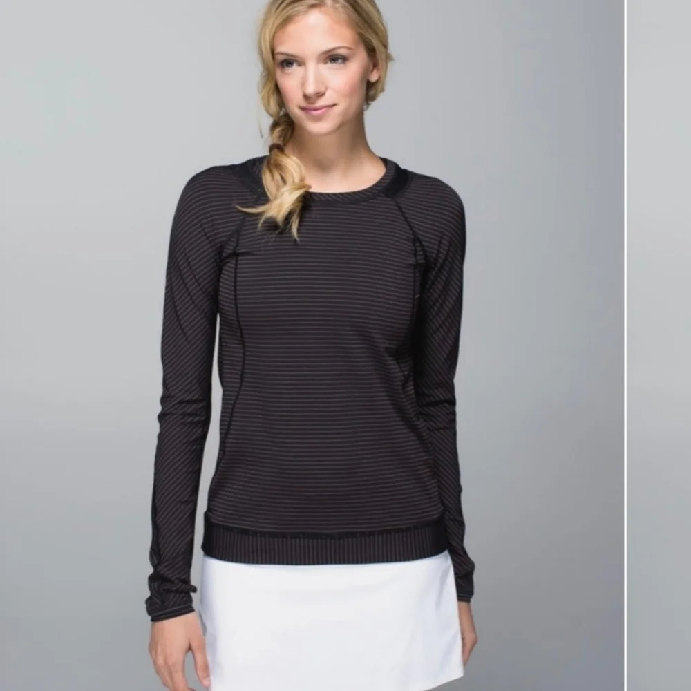 Lululemon Run For Gold Long Sleeve black striped size 8 Athleisure Yoga